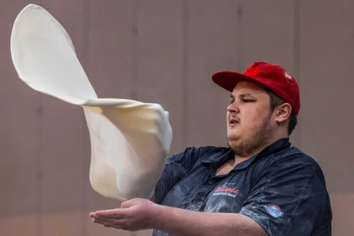 Perry Bogacz Triumphs in Thrilling Pizza Triathlon at World Pizza Games