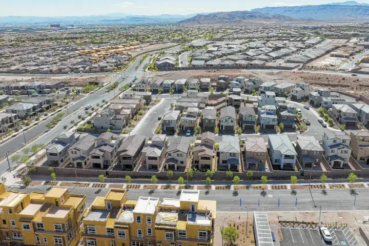 Las Vegas Real Estate Faces Challenges Amid Tariff Concerns and Economic Uncertainty