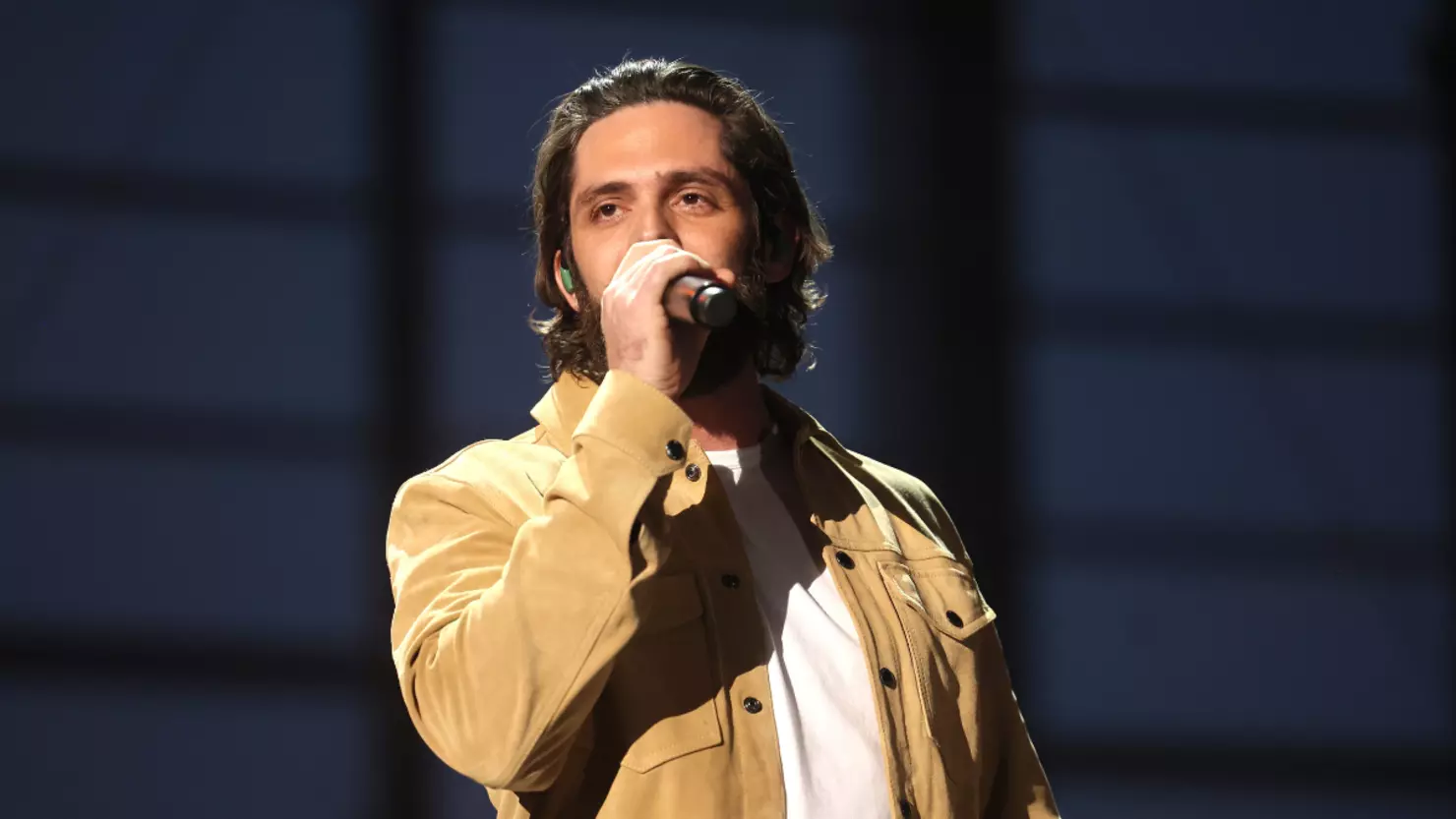 Thomas Rhett Overcomes Ankle Injury to Perform at Nashville Concert