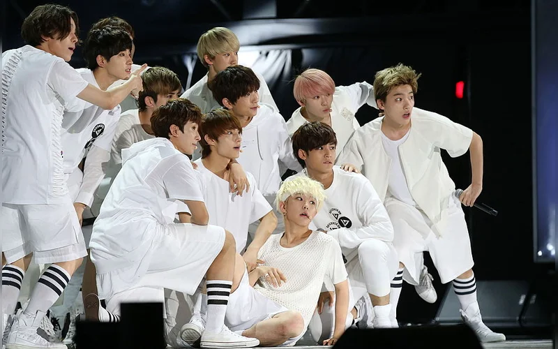 SEVENTEEN Announces New Album “Happy Burstday” for May 26 Release