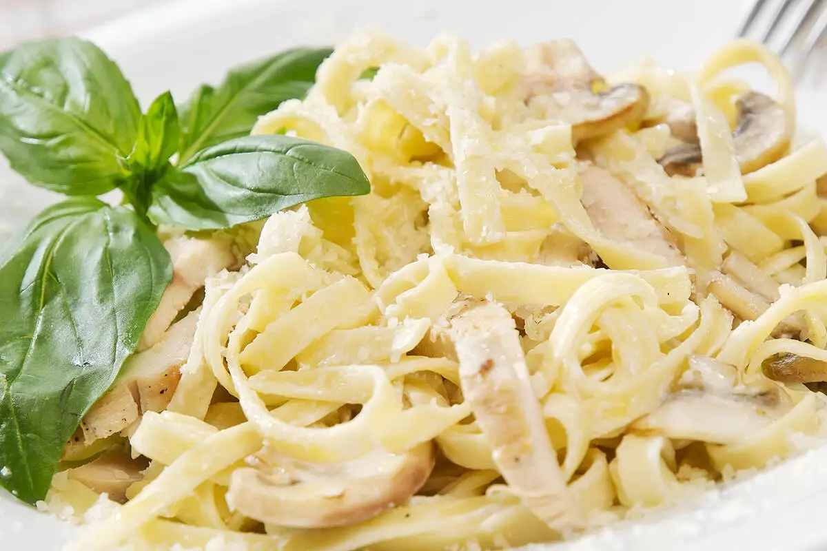 Nationwide Chicken Alfredo Recall Due to Listeria Concerns Affects Major Retailers