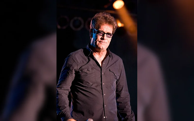Huey Lewis’ Hearing Loss Worsens Despite Hopes of Returning to Music