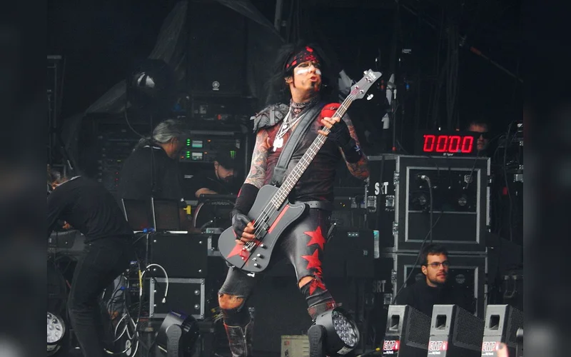 Sixx:A.M. Revisits Legacy with “Prayers for the Damned & Blessed” Release