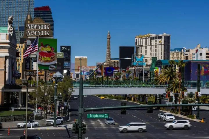 Las Vegas Casinos Launch Summer Promotions with Discounts and Perks