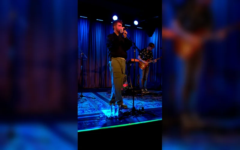 Alex Warren Playfully Responds to Drake’s Billboard Chart Diss