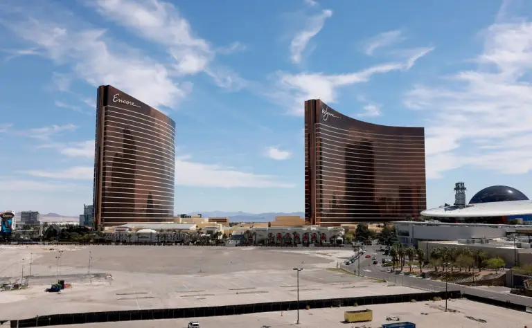 Tilman Fertitta Pauses Las Vegas Casino Plans Amid Wynn Resorts Stake Conflict