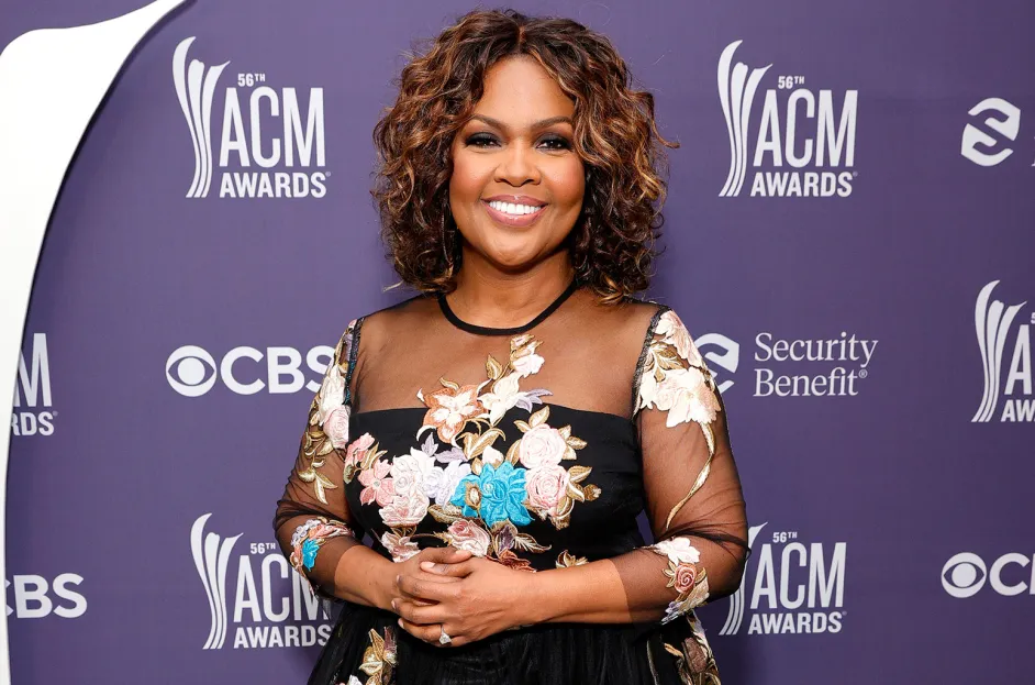 CeCe Winans Announces 2025 Christmas Tour with Special Guests Angie and Debbie Winans