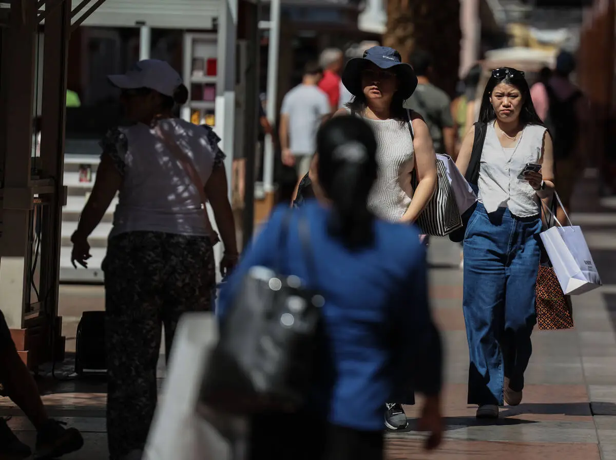 Las Vegas Consumer Spending Drops as Tourism Slows and Retail Sales Decline