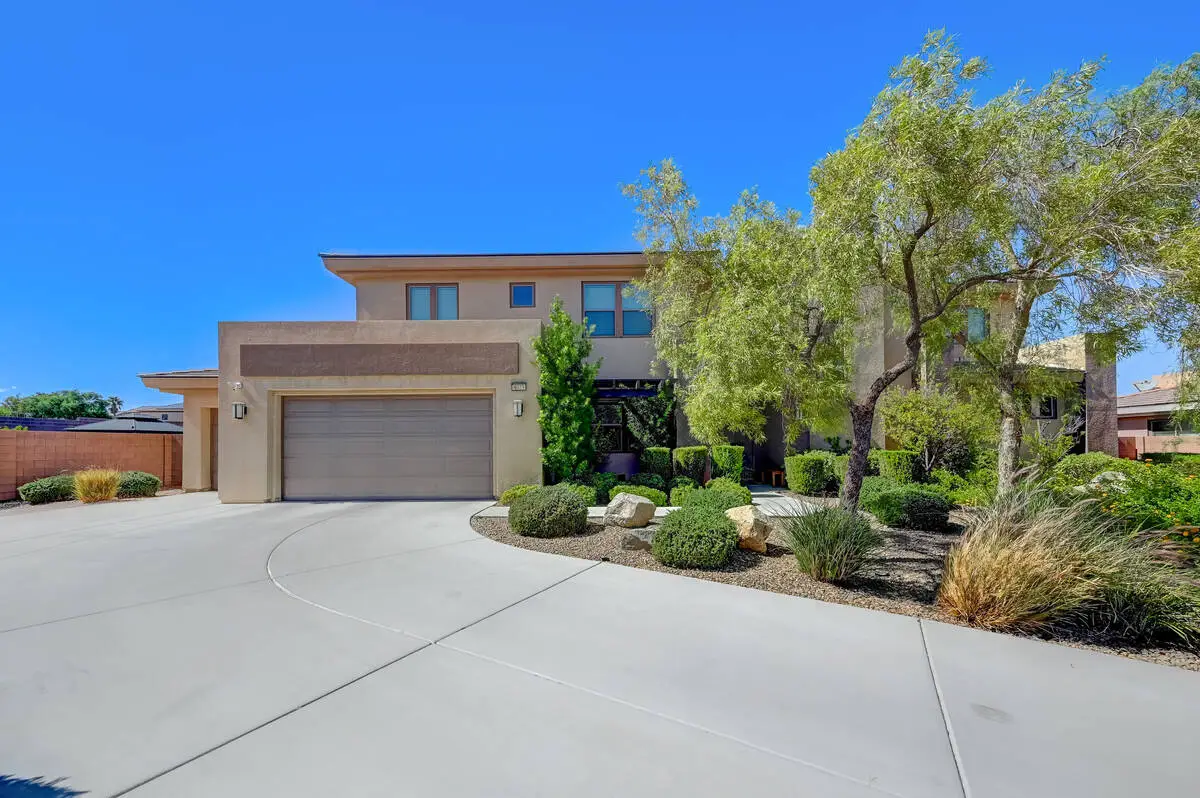 Sister Wives Star Janelle Brown’s Former Las Vegas Home Listed for 1.15 Million